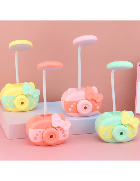 
Mokyklinė stalo lempa su galąstuvu ir priedų dėžute
