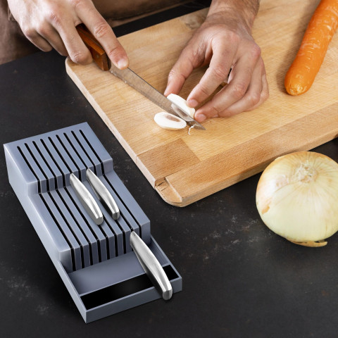 
Stalčių organizatorius peiliams ir stalo įrankiams, 9 skyriai - pilkas
