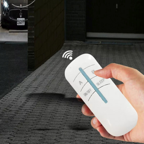 
Belaidis šviesos jungiklis su nuotolinio valdymo pultu 20 m
