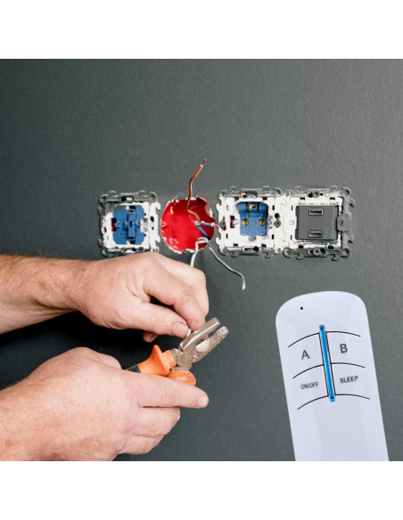 
Belaidis šviesos jungiklis su nuotolinio valdymo pultu 20 m
