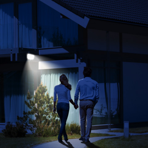 
Lauko saulės energija varomas šviestuvas su prieblandos judesio jutikliu, 108 LED, 2200 W
