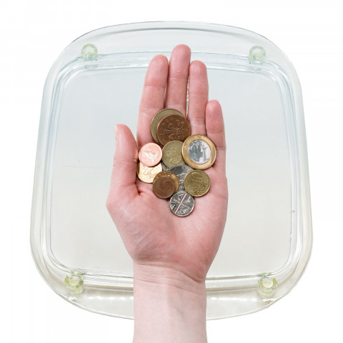 
Skaidrus pinigų dėklas grąžai parduotuvėje
