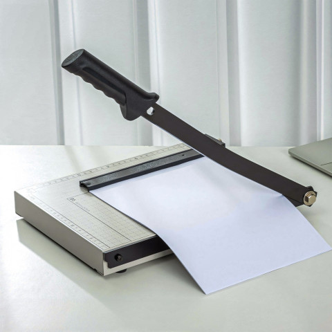 
Giljotinos formos pjaustyklė popieriaus pjaustymui 32 x 25 cm
