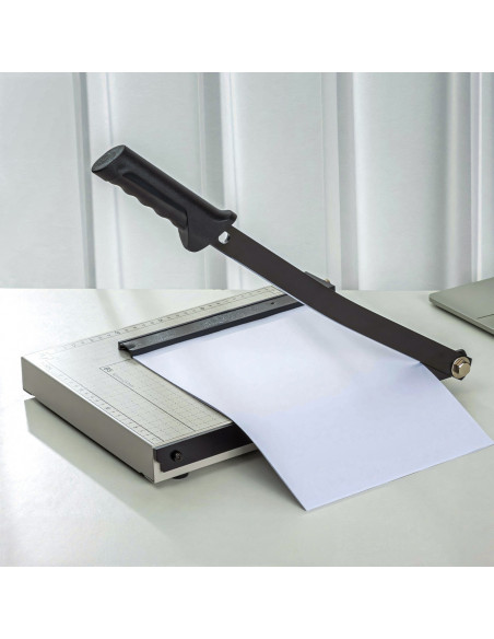 
Giljotinos formos pjaustyklė popieriaus pjaustymui 32 x 25 cm
