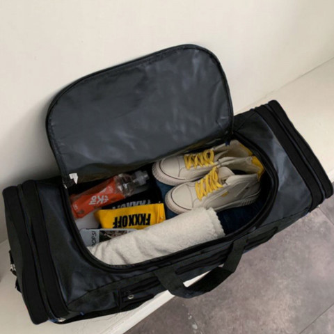 
Sportinis kelioninis krepšys su 3 kišenėmis – juodas
