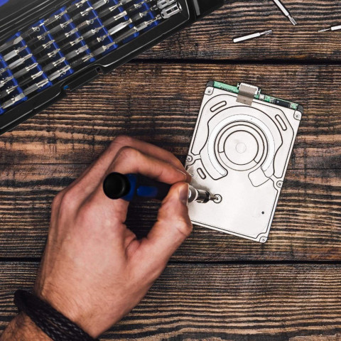 
Tikslių atsuktuvų su antgaliais rinkinys dėžutėje - 73 vnt.
