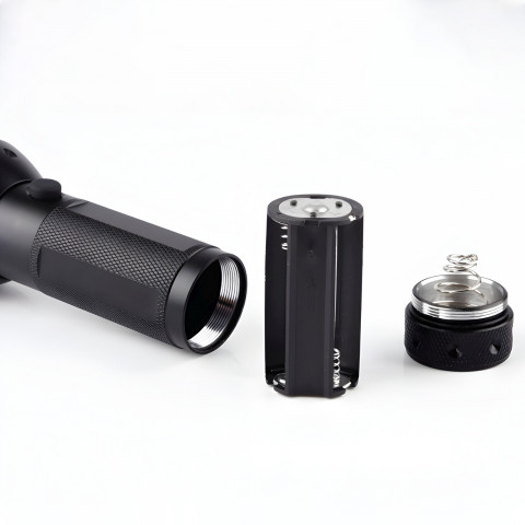 
Taktinis metalinis UV žibintuvėlis, maitinamas baterijomis, 51 LED
