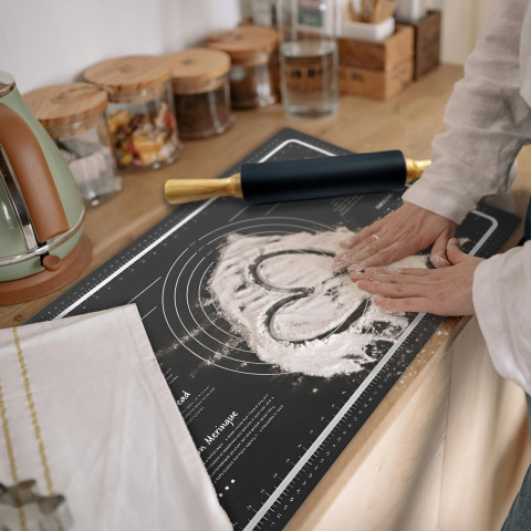 
Kočėlo ir tešlos lentos rinkinys, silikoninis kilimėlis su tešlos skale, 60 x 40 cm - juodas
