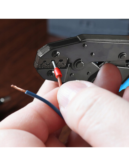 
Užspaudimo įrankis neizoliuotiems jungiamiesiems kabeliams 0,5–6 mm2
