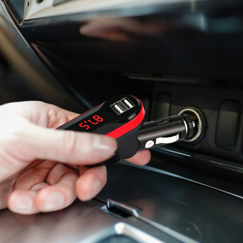 
Automobilinis FM siųstuvas su MP3 Bluetooth USB SD LCD įkrovikliu
