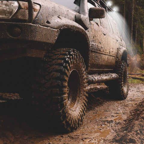 
Halogeninis darbo žibintas kemperiui-laivui-sunkvežimiui 40 LED 12V 120W
