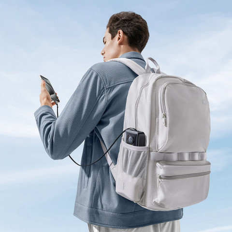 
„Free2Pull“ 20000 mAh išorinė baterija su ištraukiamu USB-C laidu, 65 W – juoda
