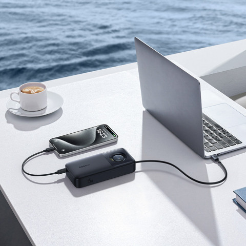 
„Free2Pull“ 20000 mAh išorinė baterija su ištraukiamu USB-C laidu, 65 W – juoda
