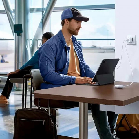 
X227 GaN USB-A USB-C 20W sieninis įkroviklis – baltas
