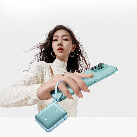 
10000mAh 22,5W nešiojama baterija su integruotais laidais – mėlyna
