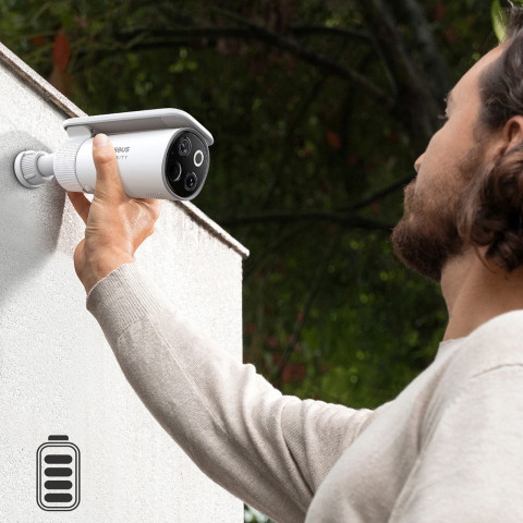 
Saulės energija varomas lauko stebėjimo rinkinys su 2 3K kameromis, 8 x 16 GB - baltas
