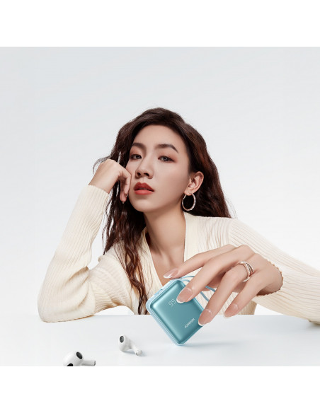 
10000mAh 22,5W nešiojama baterija su integruotais laidais – mėlyna
