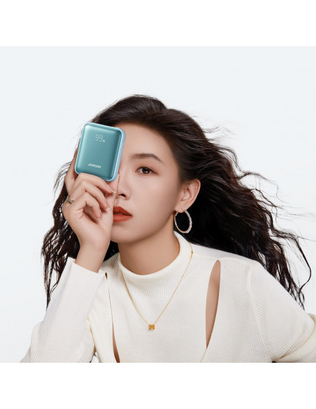 
10000mAh 22,5W nešiojama baterija su integruotais laidais – mėlyna
