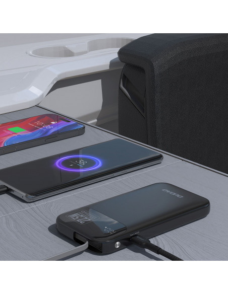 
K31 10000 mAh 22,5 W PD išorinė baterija su integruotu laidu – juoda
