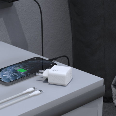 
GaN sieninis įkroviklis su USB-C laidu, 45 W – juodas
