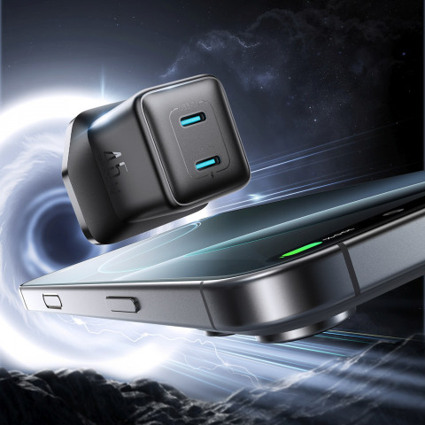 
45 W JK USB-C sieninis įkroviklis – juodas
