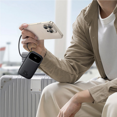 
20000mAh 22,5W nešiojama baterija su ekranu, USB-C, iPhone Lightning laidais – juoda
