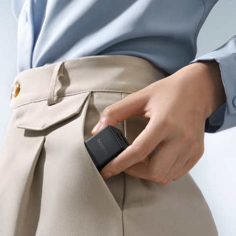 
„Palm“ 20 W USB-C USB-A sieninis įkroviklis – juodas
