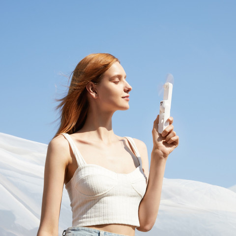 
Mini nešiojamas ventiliatorius su išorinės baterijos funkcija ir žibintuvėliu, USB-A, USB-C, 2000mAh, baltas
