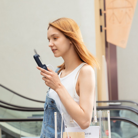 
Mini nešiojamas ventiliatorius su išorinės baterijos funkcija ir žibintuvėliu, USB-A, USB-C, 2000mAh, mėlynas
