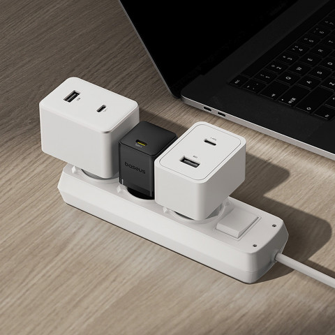 
„Palm“ 30 W USB-C sieninis įkroviklis – juodas
