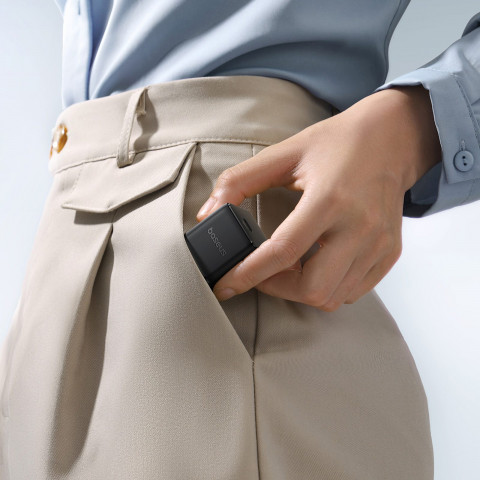 
„Palm“ 30 W USB-C sieninis įkroviklis – baltas
