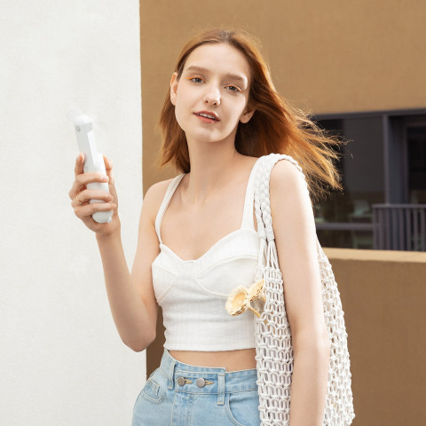 
Mini nešiojamas ventiliatorius su išorinės baterijos funkcija ir žibintuvėliu, USB-A, USB-C, 2000mAh, baltas
