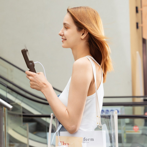 
Mini nešiojamas ventiliatorius su išorinės baterijos funkcija ir žibintuvėliu, USB-A, USB-C, 2000mAh - rudas
