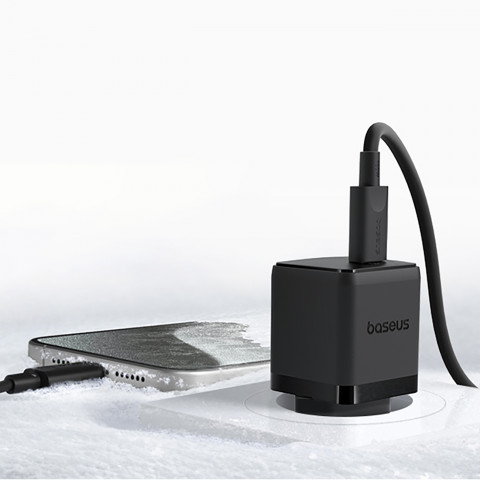 
„Palm 1C“ 20 W sieninis įkroviklis su 60 W 1 m USB-C laidu – juodas
