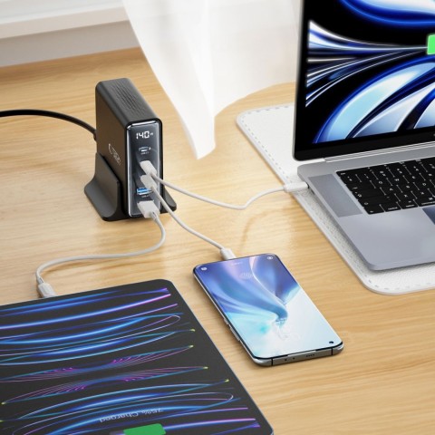 
Įkrovimo stotelė įrenginiams su ekranu 3x USB-C 2x USB-A GaN 140W - juoda
