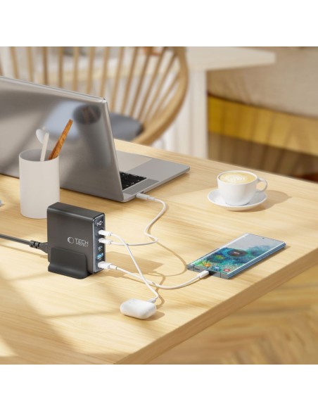 
Įkrovimo stotelė įrenginiams su ekranu 3x USB-C 2x USB-A GaN 140W - juoda
