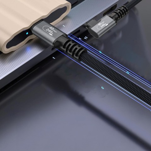 
„Thunderbolt 4“ USB-C 240 W 4K 1 m kampinis kabelis – juodas

