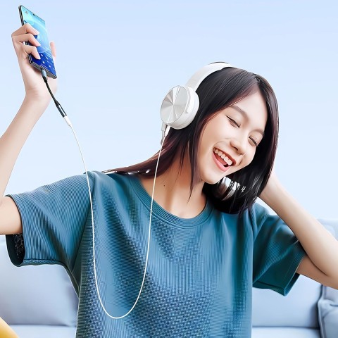 
USB-C į 3,5 mm mini lizdą jungiantis adapteris – juodas

