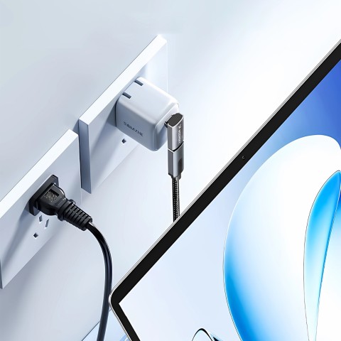 
USB-C 40Gb/ s 240W 8K OTG kampinis adapteris – pilkas
