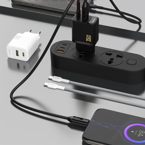 
A27 MaxC USB-C USB-A GaN 35W sieninis įkroviklis – baltas

