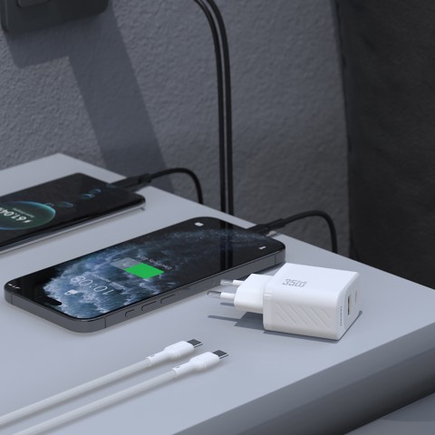 
A27 MaxC USB-C USB-A GaN 35W sieninis įkroviklis – baltas
