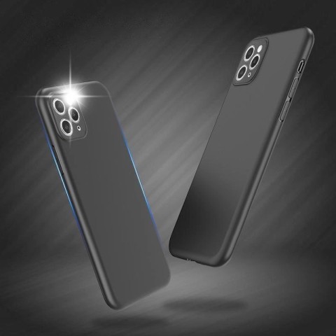 
„iPhone 17 Pro Max“ minkštas dėklas – juodas
