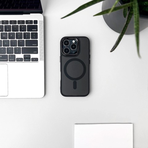 
„iPhone 17 Pro Max“ madingas dėklas, „MagSafe“ apsauginis dėklas – juodas
