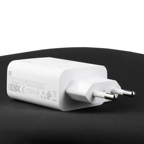 
33 W USB-A sieninis įkroviklis su USB-C laidu – baltas
