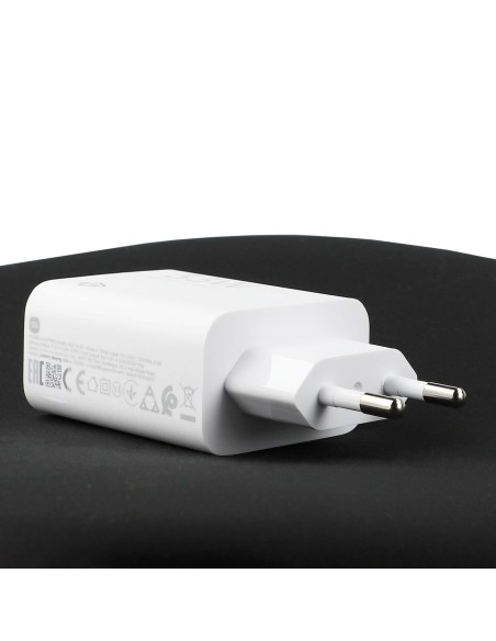 
33 W USB-A sieninis įkroviklis su USB-C laidu – baltas
