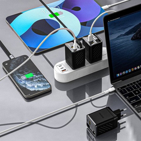 
USB-A USB-C GaN 67W sieninis įkroviklis su ištraukiamu USB-C PD QC laidu – juodas
