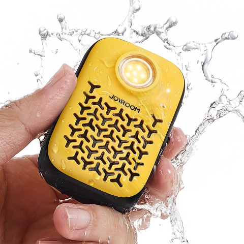 
Nešiojama garso kolonėlė su žibintuvėliu, magnetu ir „Bluetooth“ laikikliu, IP67 – geltona
