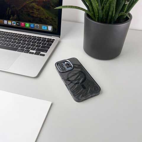 
„iPhone 17 MagSafe“ blizgučių dėklas – juodas
