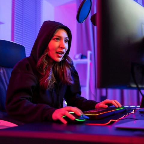 
Belaidė optinė žaidimų pelė su įkraunama baterija ir RGB apšvietimu, 3200 DPI - juoda
