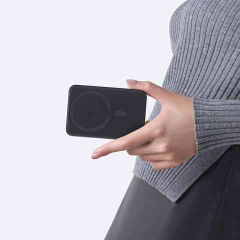 
„EnerFill FM11 Ultra-Mini MagSafe“ išorinė baterija, 10000 mAh, 22,5 W, su USB-C laidu – juoda
